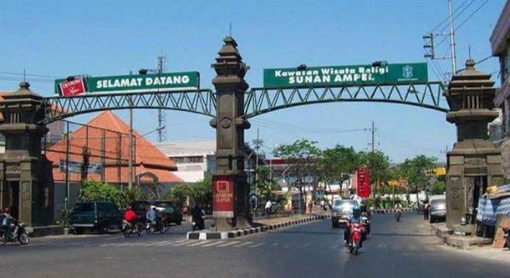 Graha Teras Syariah Hotel Surabaia Exterior foto