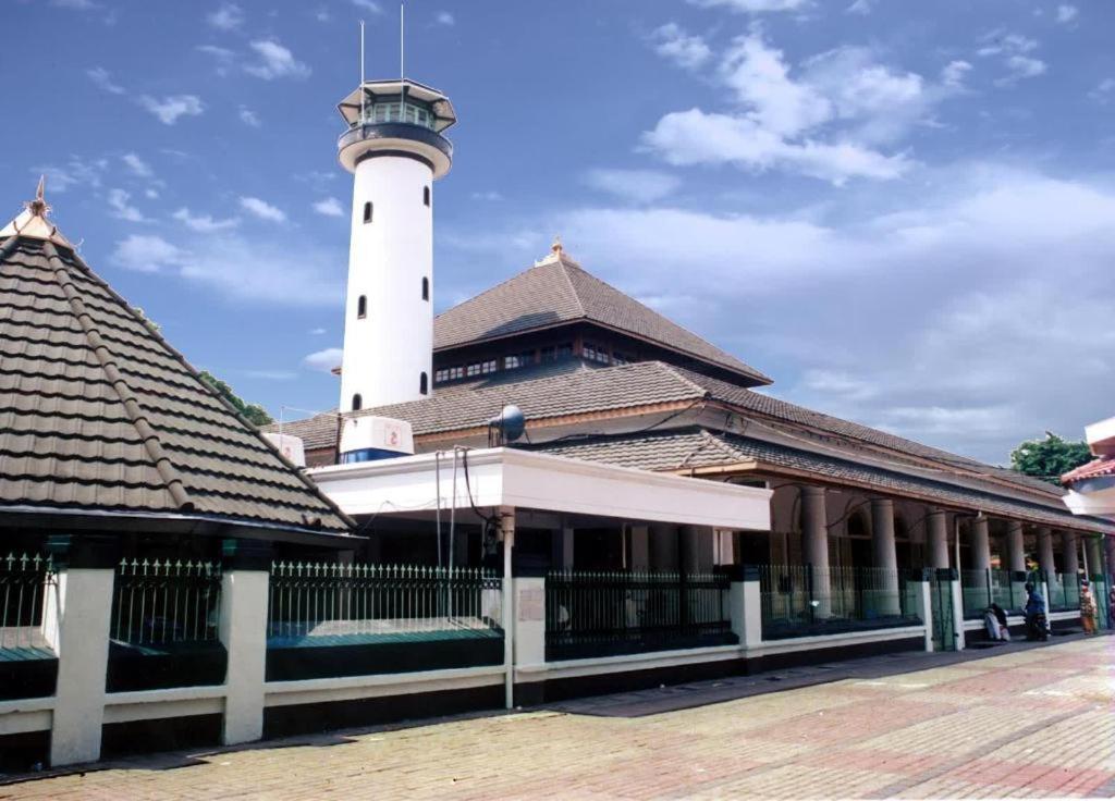 Graha Teras Syariah Hotel Surabaia Exterior foto
